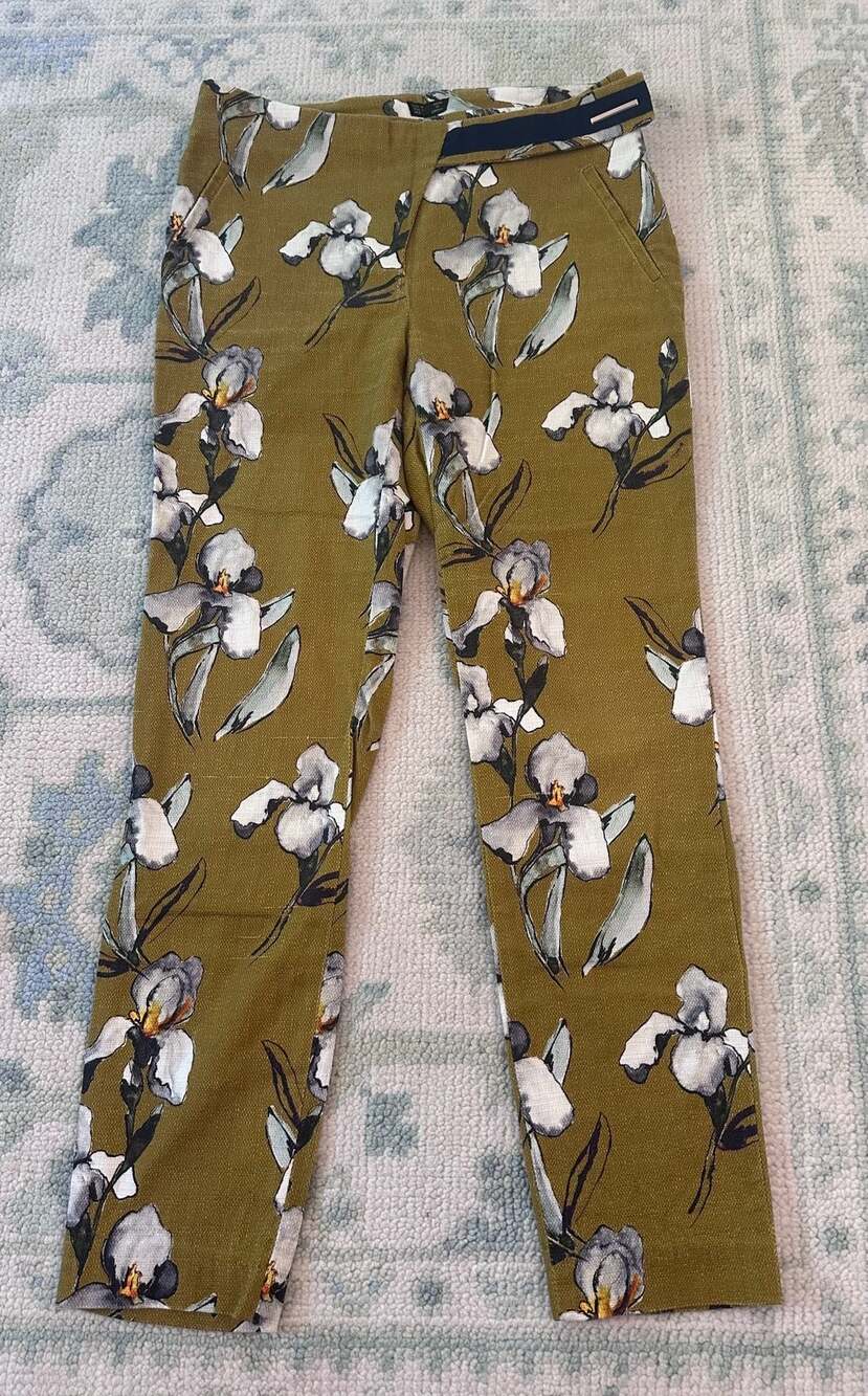 Zara Women's Olive Green Floral Print Mid-Rise Trousers Size M